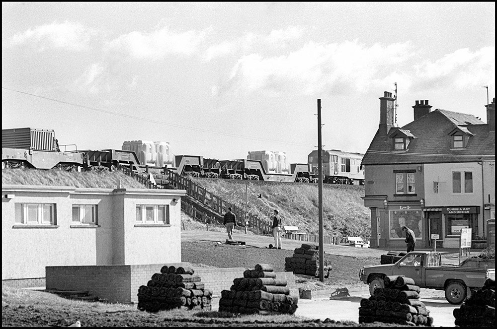1994- SELLAFIELD NUCLEAR - Rail wagons carrying steel containers of spent nuclear fuel